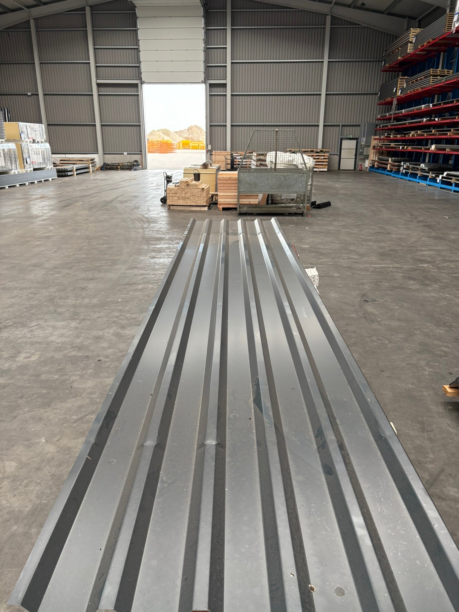 Stahl-Trapezbleche grau Restposten im Lager – Alfons Wittrock Stahl GmbH