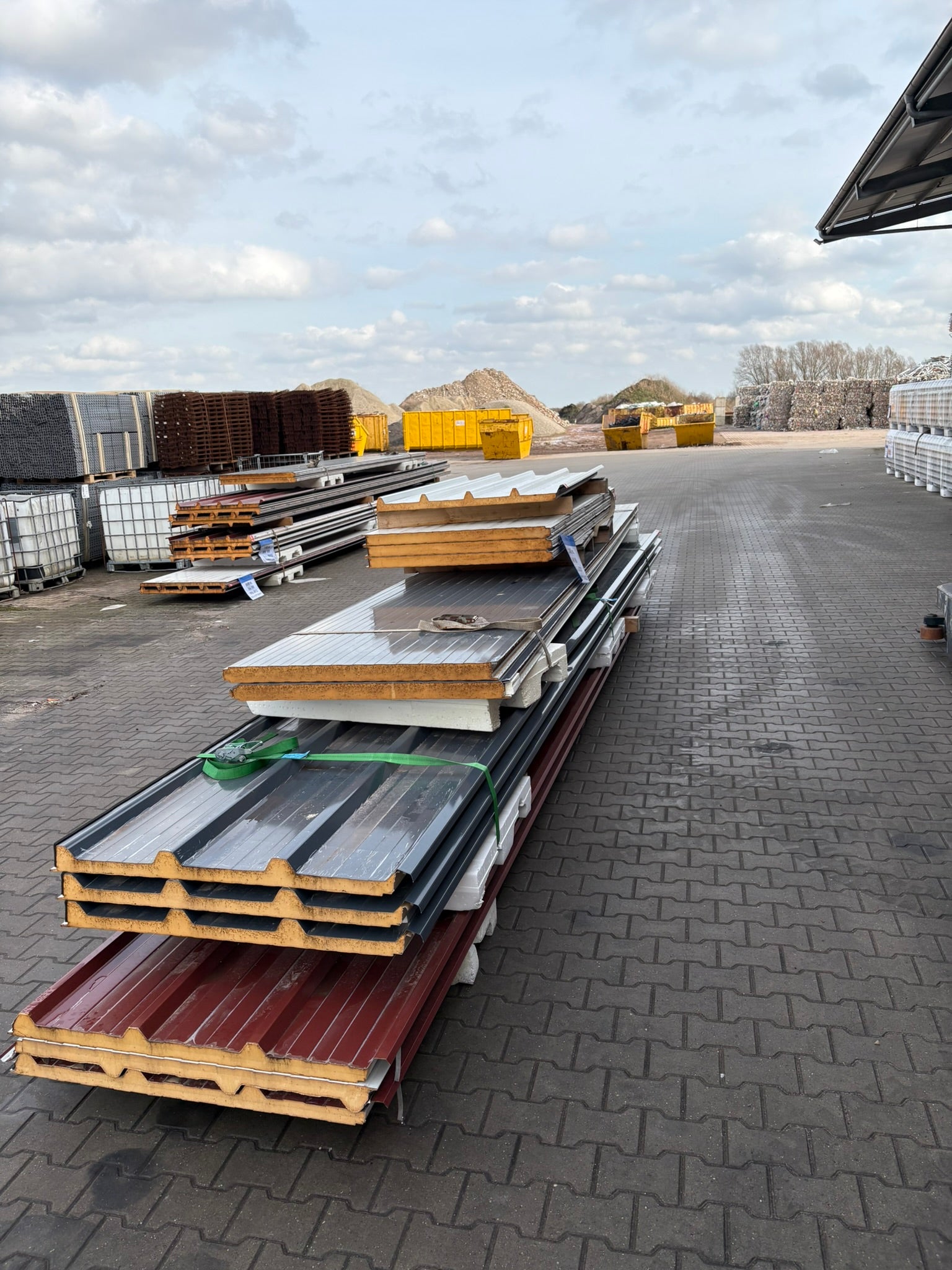 Sandwichpaneele Restposten Dach und Wand 40mm 60mm Kerndämmung weiß grau rotbraun