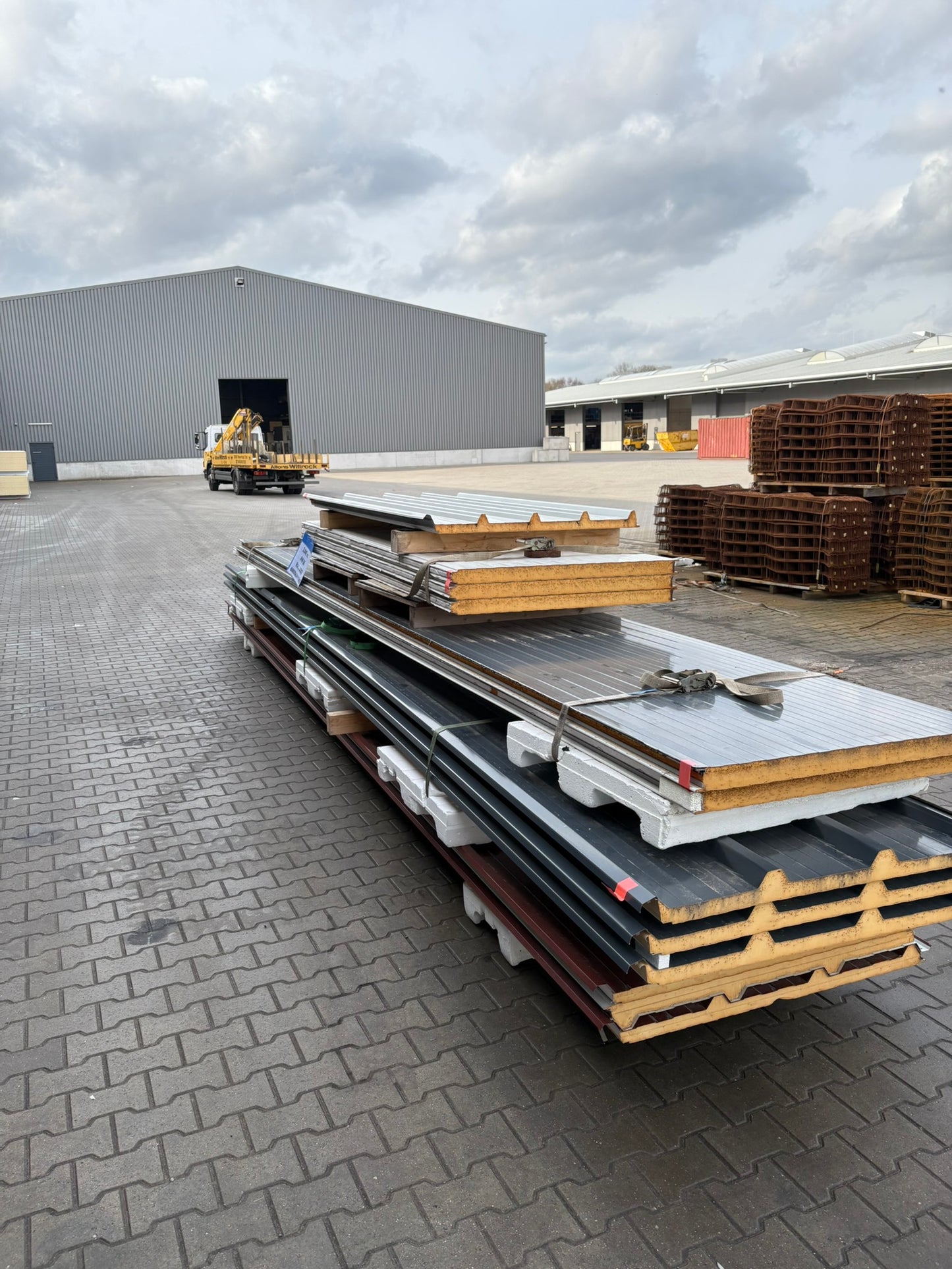 Sandwichpaneele Restposten Dach und Wand 40mm 60mm Kerndämmung weiß grau rotbraun