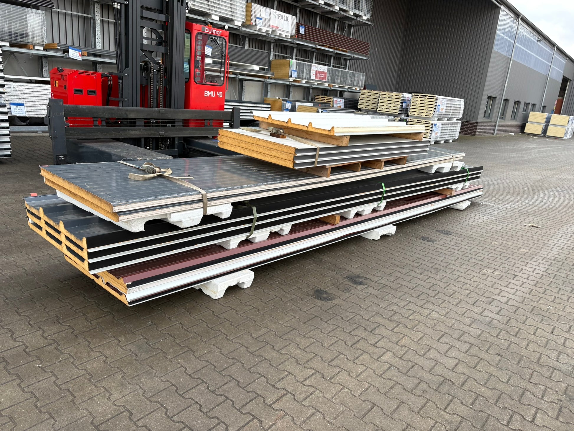 Sandwichpaneele Restposten Dach und Wand 40mm 60mm Kerndämmung weiß grau rotbraun