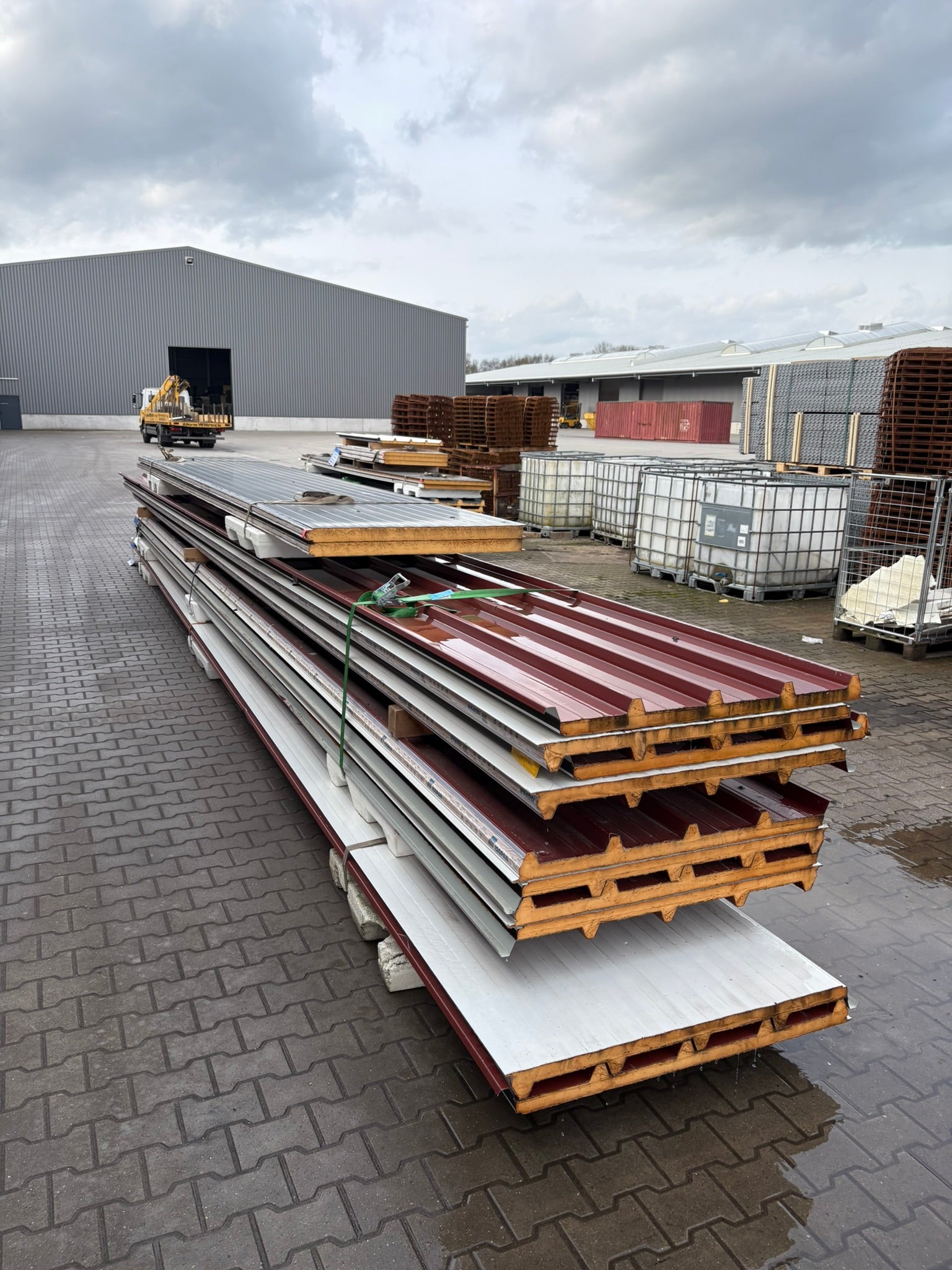 Sandwichpaneele Restposten Dach und Wand 40mm 60mm Kerndämmung weiß grau rotbraun